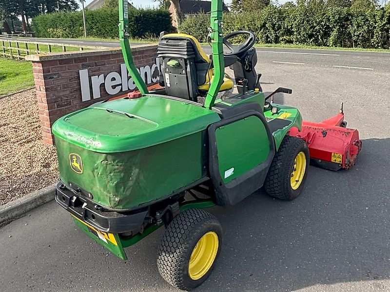 John Deere 1445 with Trimax flail