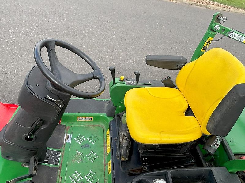 John Deere 1445 with Trimax flail