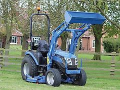 Solis 26 HST Frontlader Kleintraktor Ackerstollenbereifung