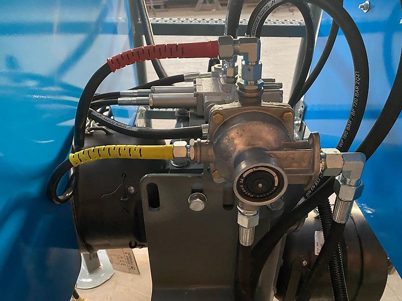 Zamet Futtermischwagen / Feed mixer / Melangeuse / Carro miscelatore / Кормораздатчик / Wóz paszowy 14 m3