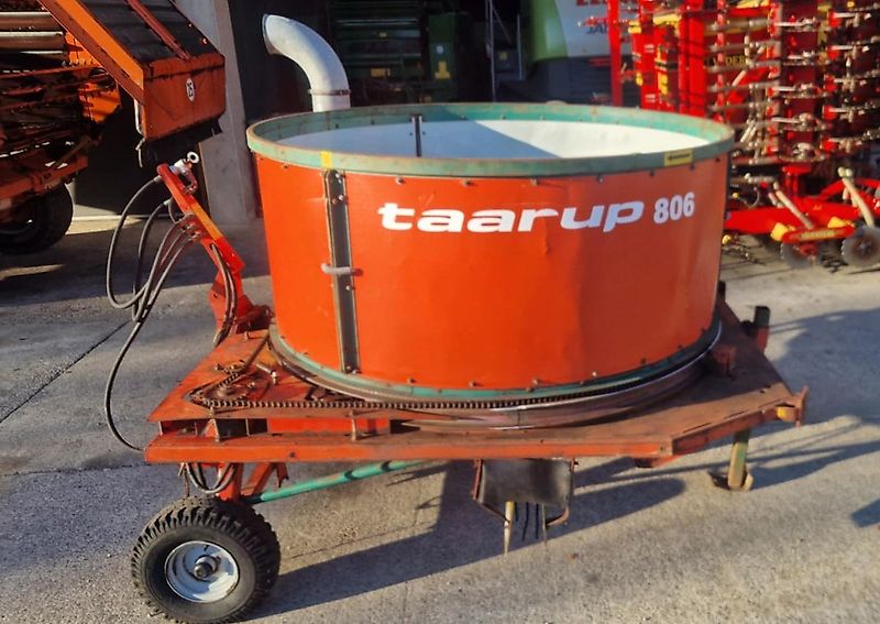 Kverneland Taarup 806