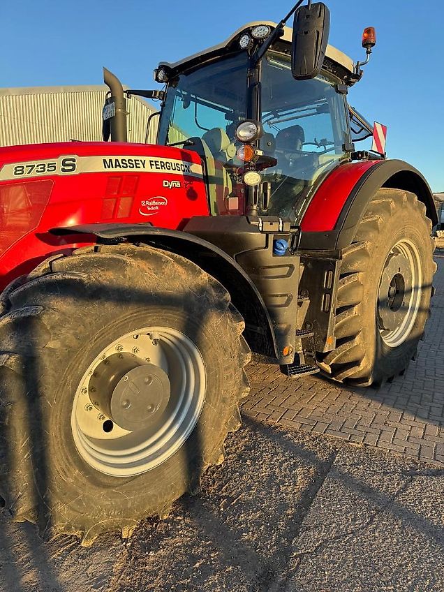 Massey Ferguson MF 8735 S Dyna VT