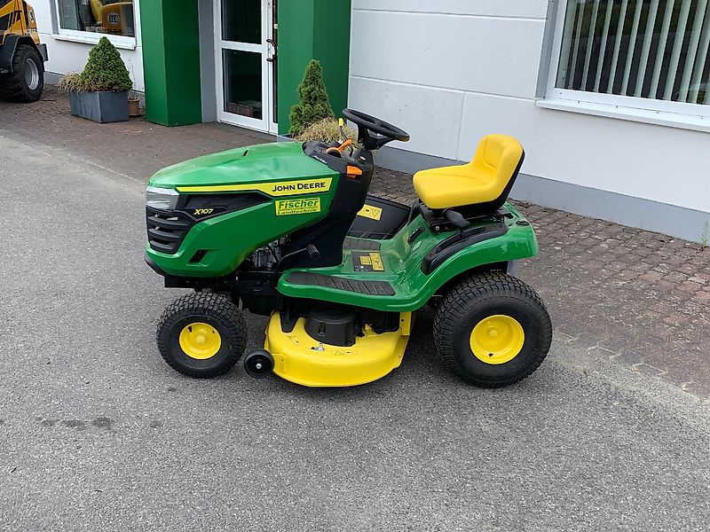 John Deere X107