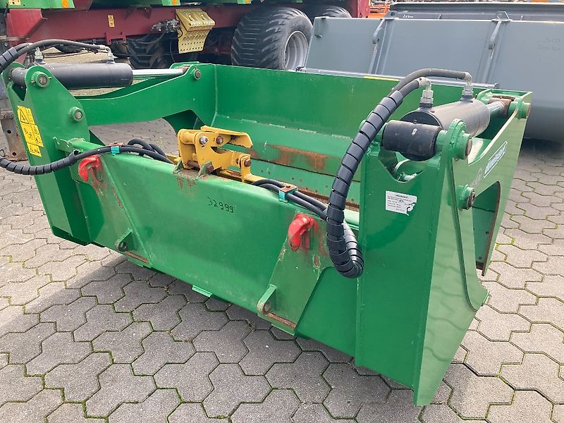 Düvelsdorf silageschneidschaufel mit Tanco Ballenhalter