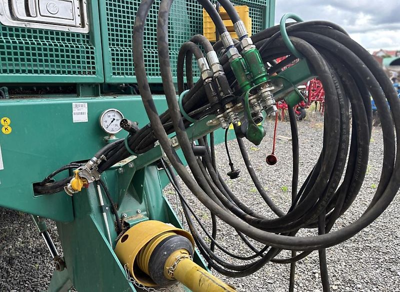 Farmtech FORTIS 2200 Abschiebewagen + Streuwerk