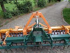Amazone RE301 Vario Rüttelegge Amazone mit Zahnpakerwalze Weiste Akkord Anbaudreieck &Riemenantrieb für Pneumatikdrillemaschien.Amazone TL302 Kurzgrubber als Optione