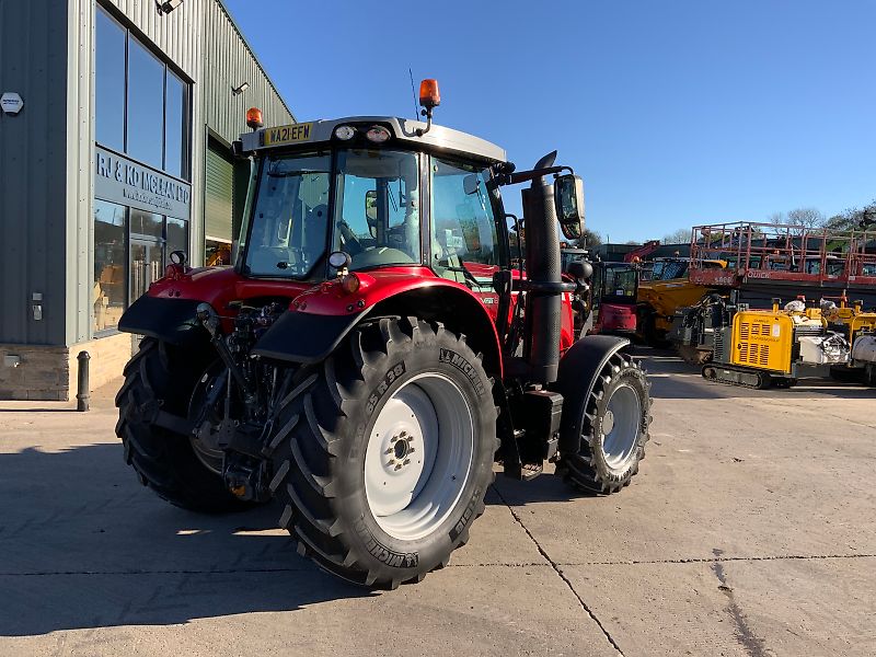 Massey Ferguson 6714S Dyna 6 Tractor (ST25200)