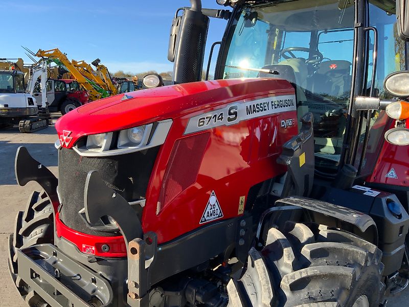 Massey Ferguson 6714S Dyna 6 Tractor (ST25200)