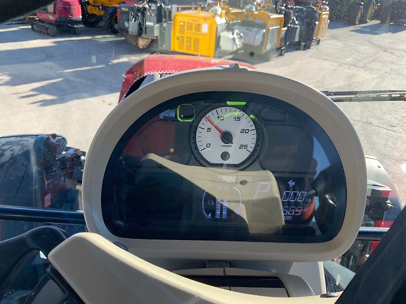 Massey Ferguson 6714S Dyna 6 Tractor (ST25200)