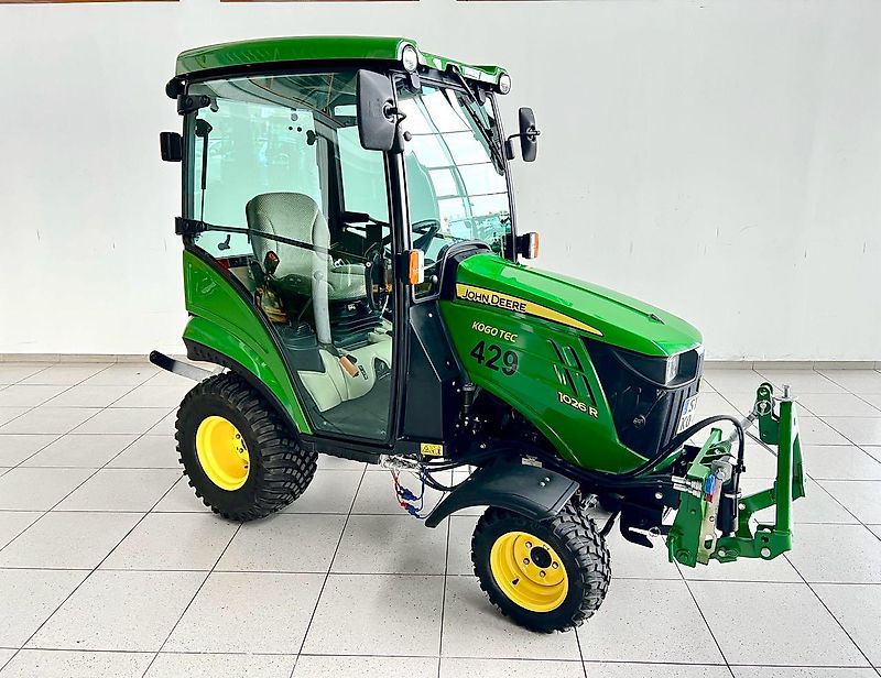 John Deere 1026R