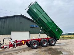 Kröger MUK402. Zentralachs-Muldenkippanhänger 31 Tonnen