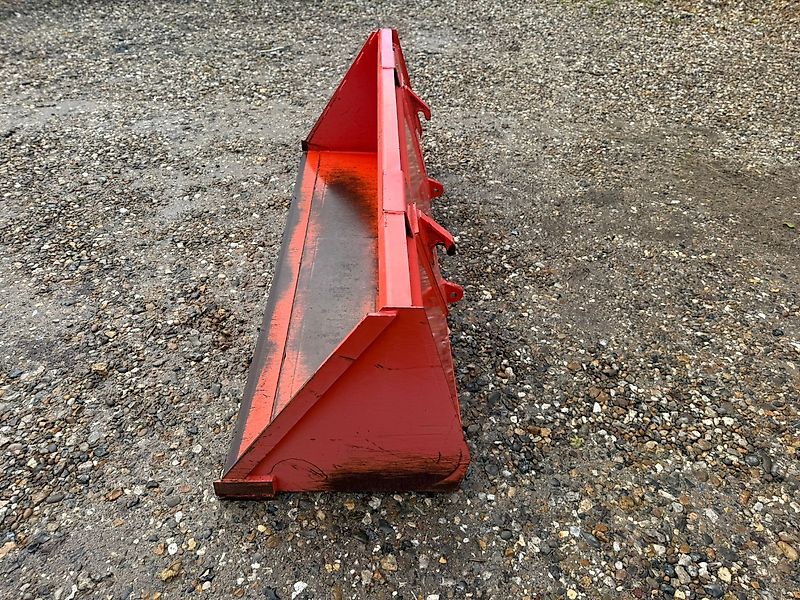 Kubota M1816E Front Loader Bucket