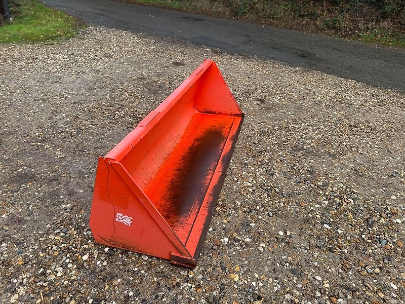 Kubota M1816E Front Loader Bucket