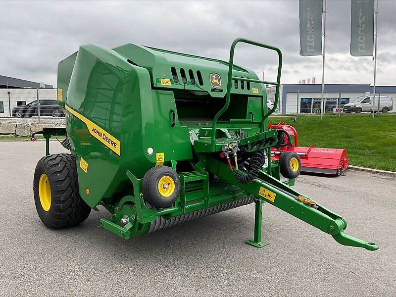 John Deere F 441 M Rundballenpresse