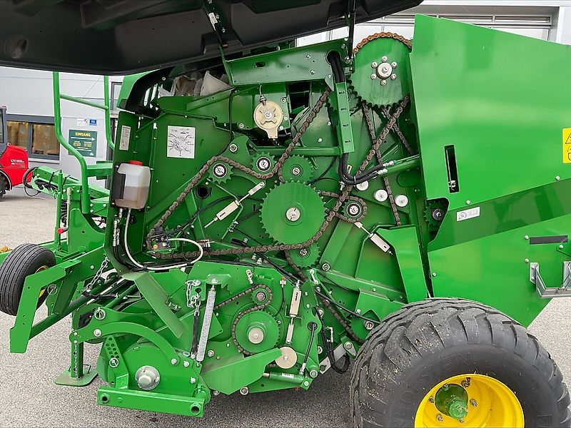 John Deere F 441 M Rundballenpresse