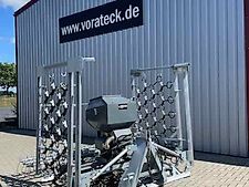 Wiesenschleppe mit Striegel und Nachsaateinrichtung