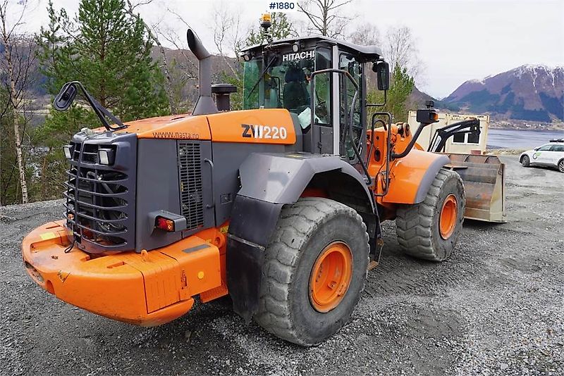 Hitachi ZW220