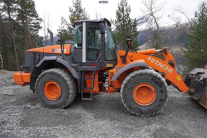 Hitachi ZW220