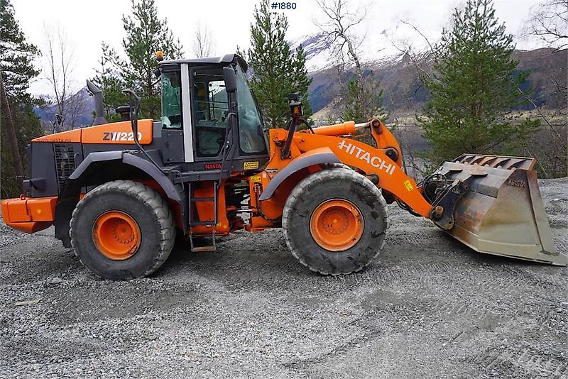 Hitachi ZW220