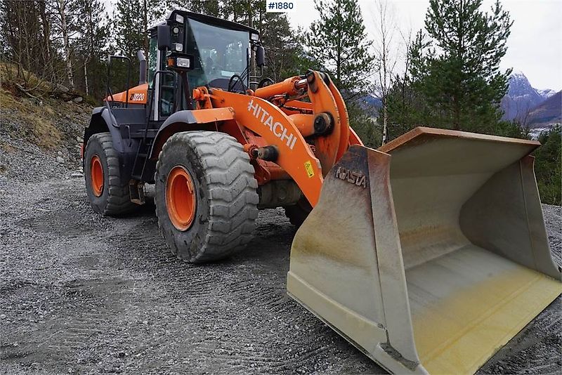 Hitachi ZW220