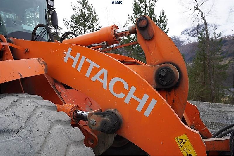 Hitachi ZW220