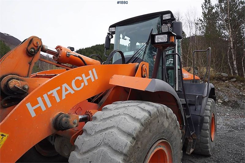 Hitachi ZW220