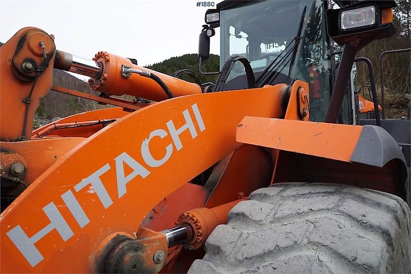Hitachi ZW220
