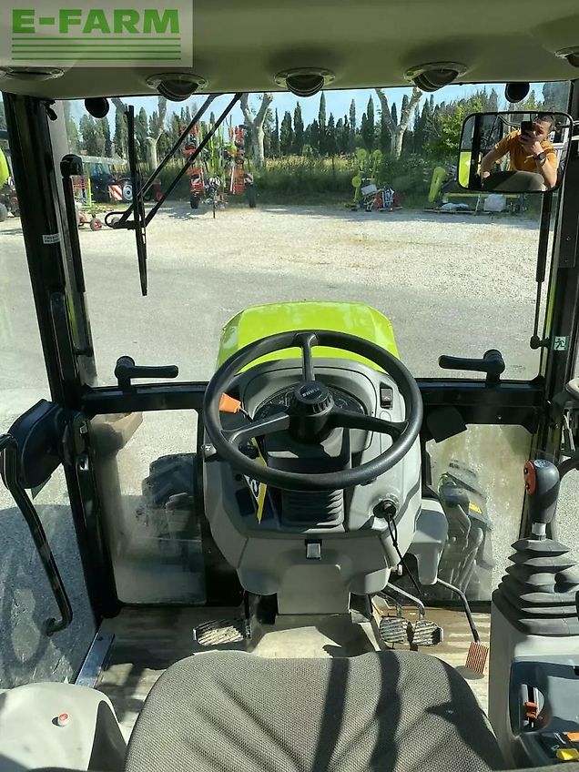 Claas nexos 230 m tradition