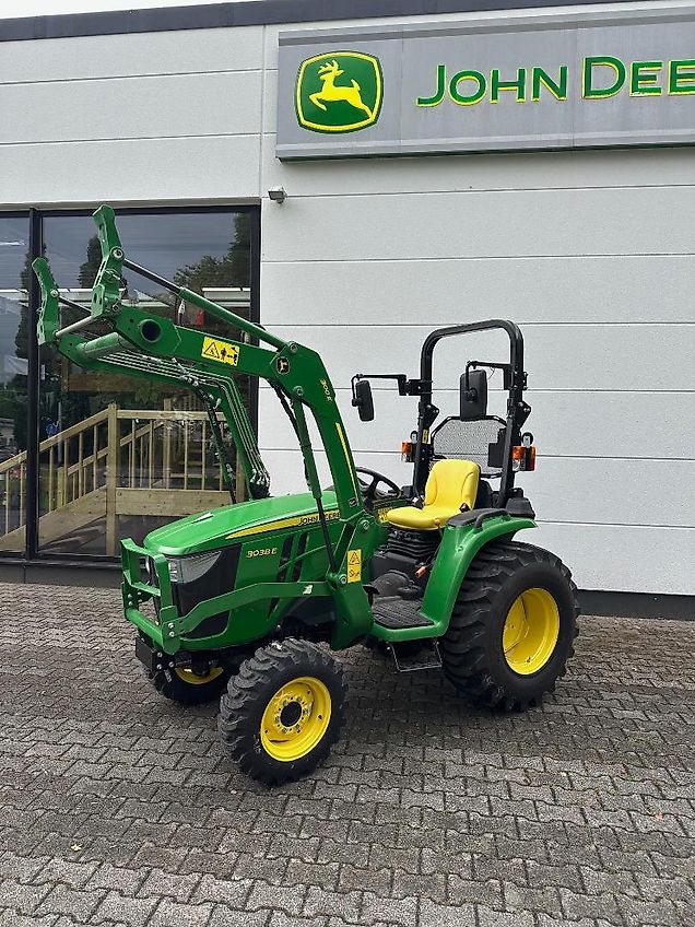 John Deere 3038E