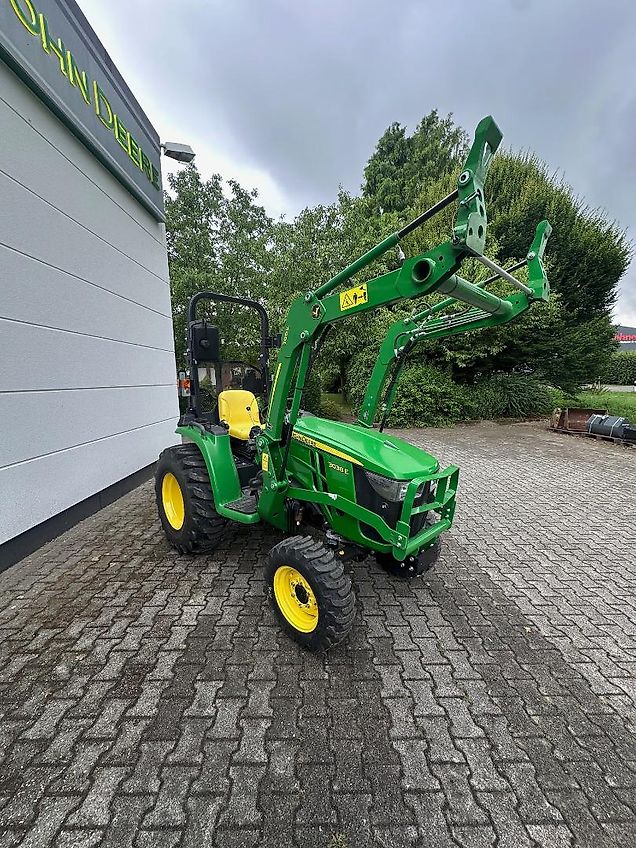 John Deere 3038E