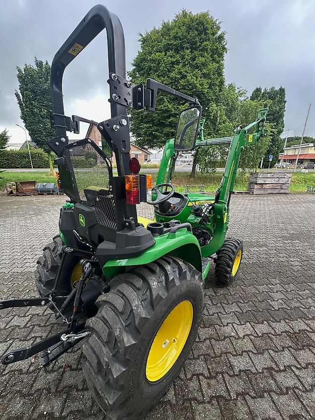 John Deere 3038E