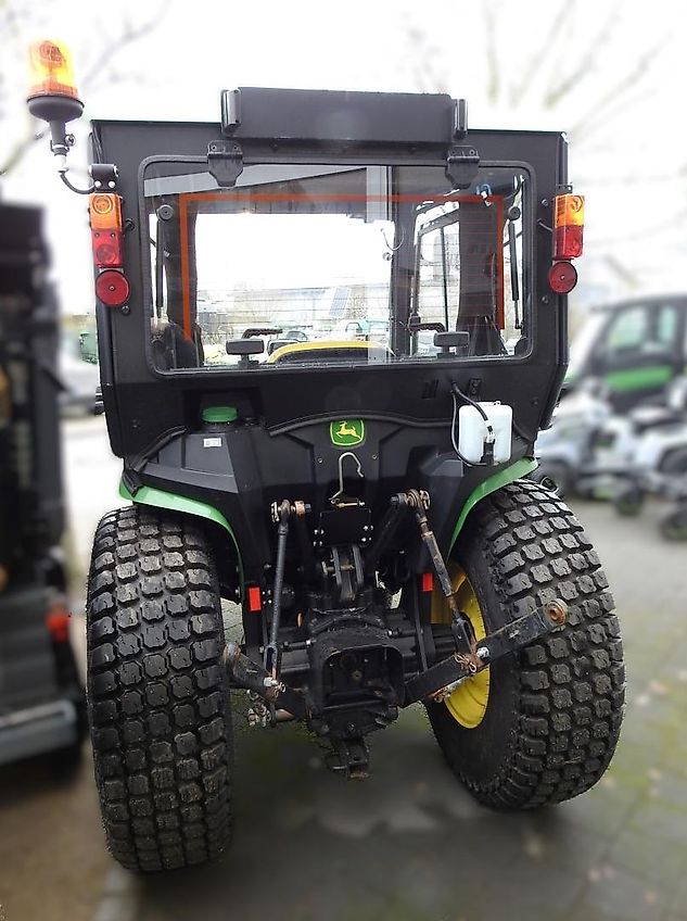 John Deere John Deere 3038E Kompakttraktor m. Kabine u. Frontkraftheber