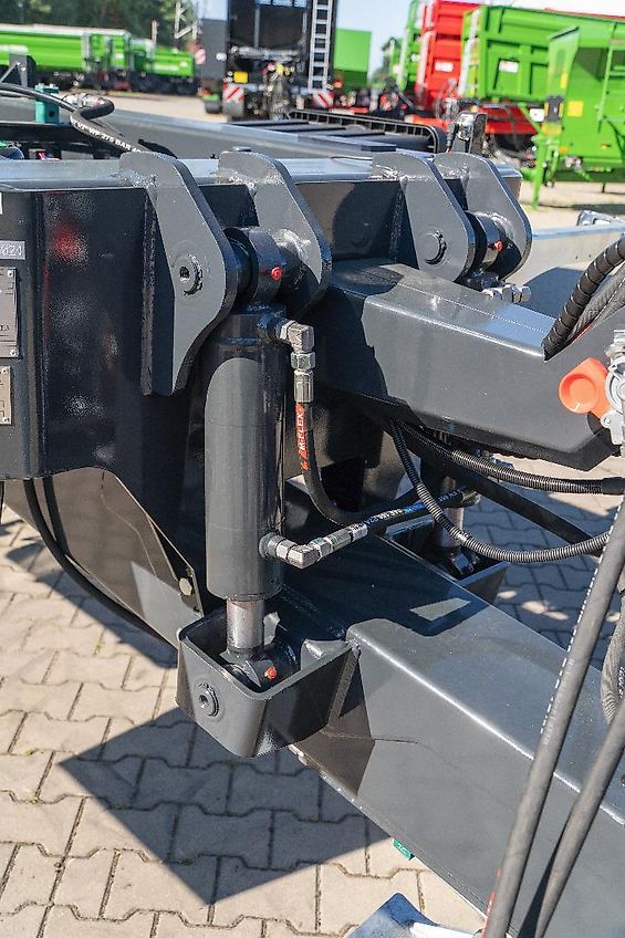 Pronar T 8724 Muldenkipper 34to AGRITECHNICA Maschine; Hydraulisches Fahrwerk; Eigene Ölversorgung