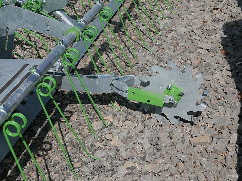 Zocon Greenkeeper 6 mit Sägerät Z300 Pro, Wiesenstriegel