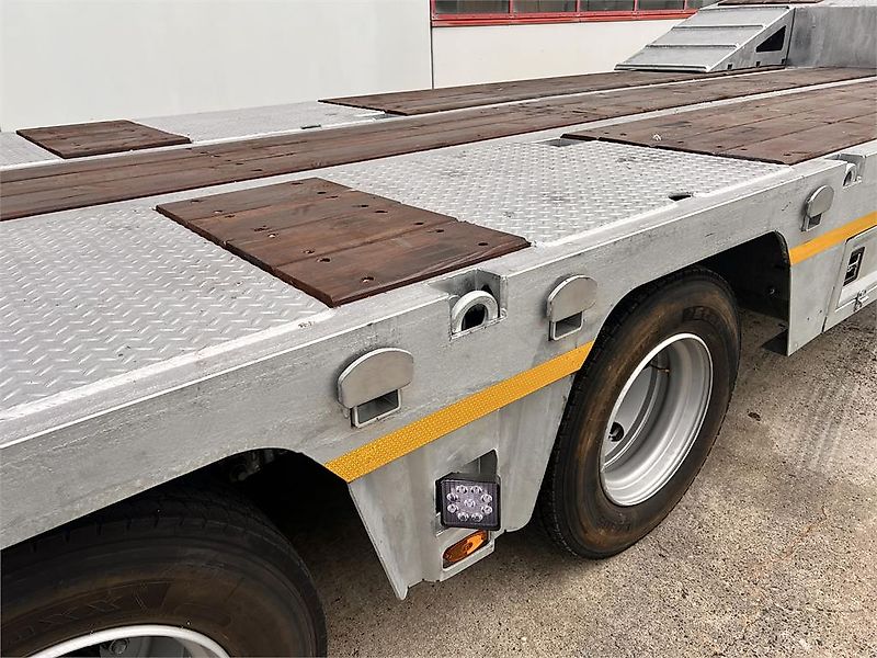 Möslein ST 3 3 Achs Satteltieflader neu